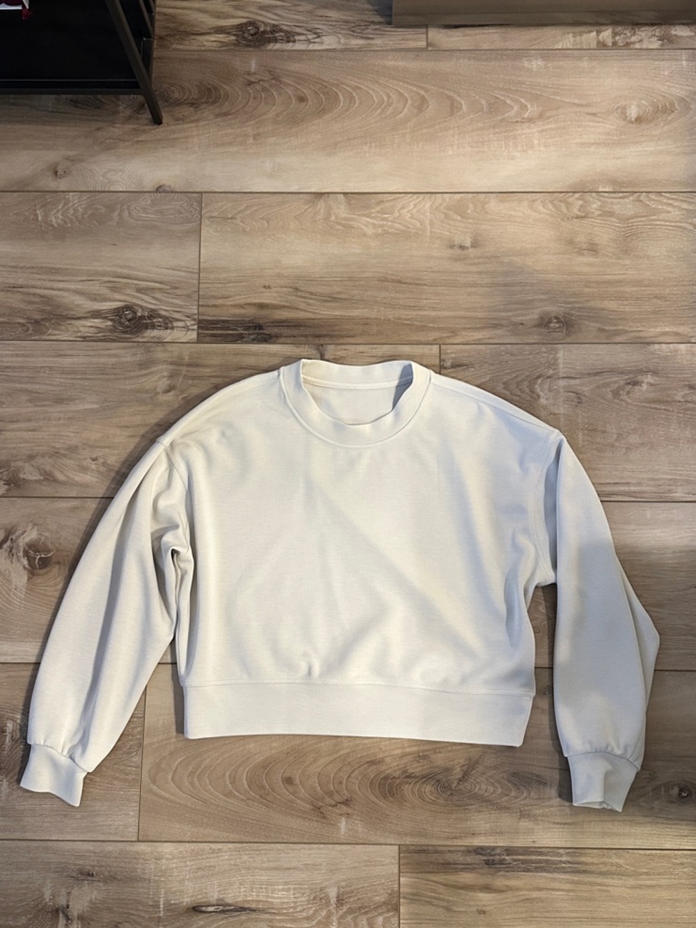 lululemon athletica Cream/Ivory Crewneck Sweatshirt size 4